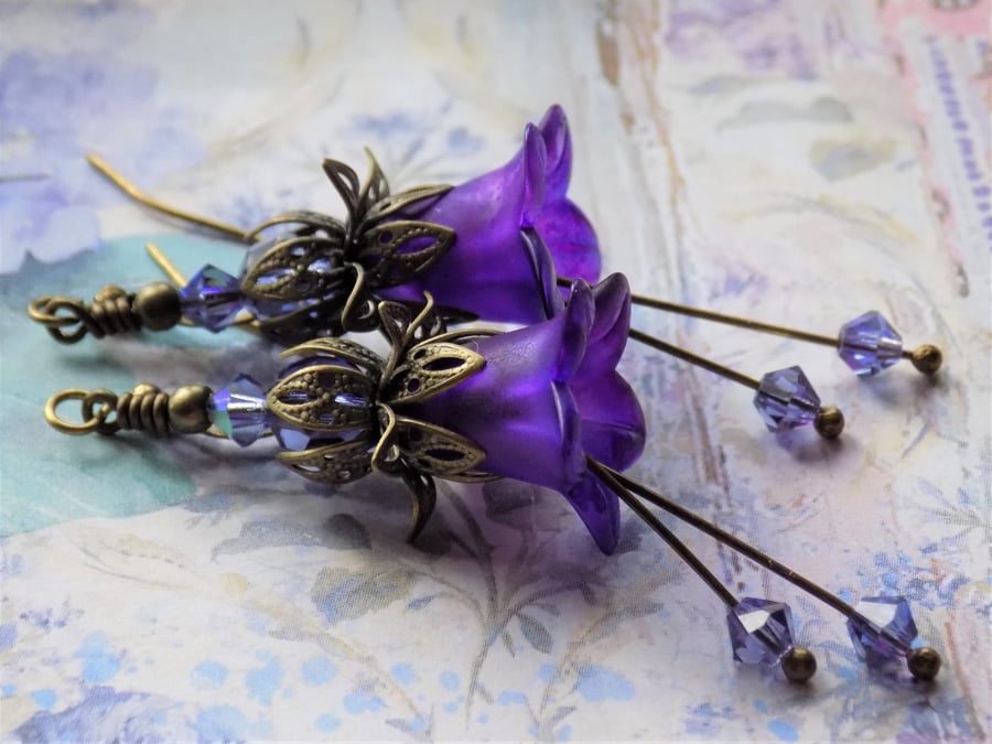 Amethyst Purple Hand Painted Lucite Flower Earrings, Floral Boho Dangle Vintage 