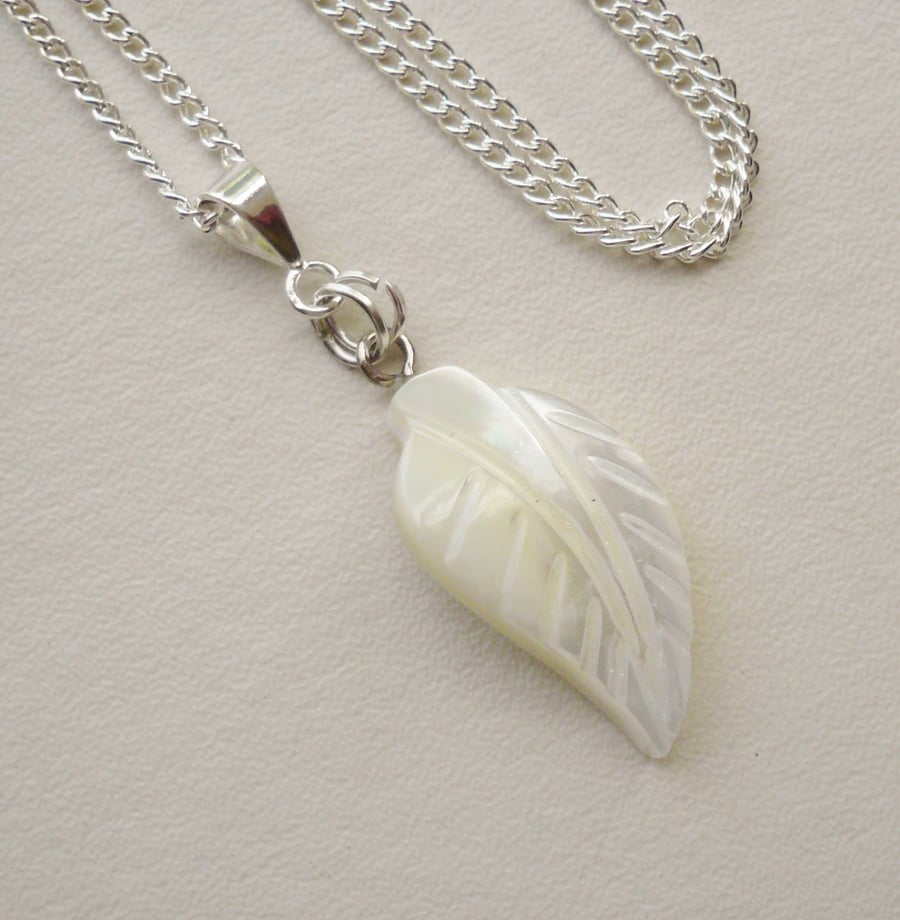 Mother of Pearl Leaf Necklace and Earrings Set   KCJ747