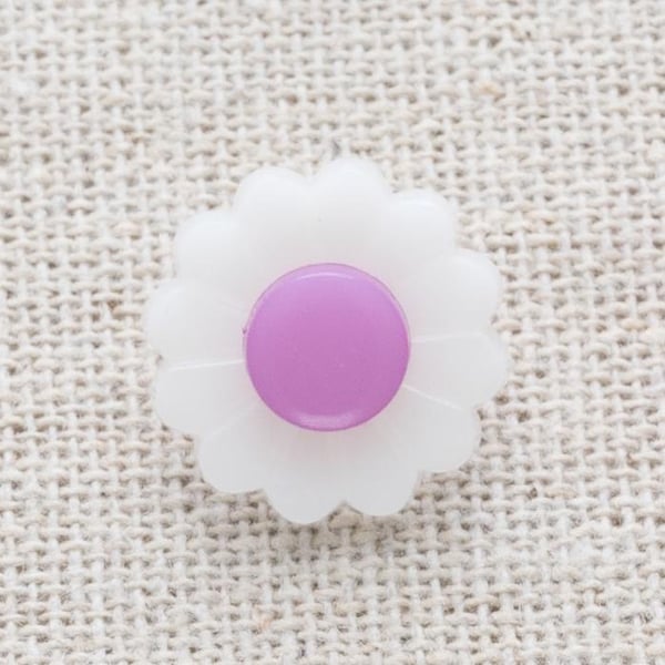 White Daisy flower buttons for knitting and crochet 15mm