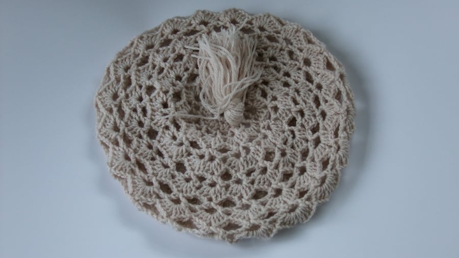 Beige ladies crotchet beret style hat in acrylic doudle knitting wool.