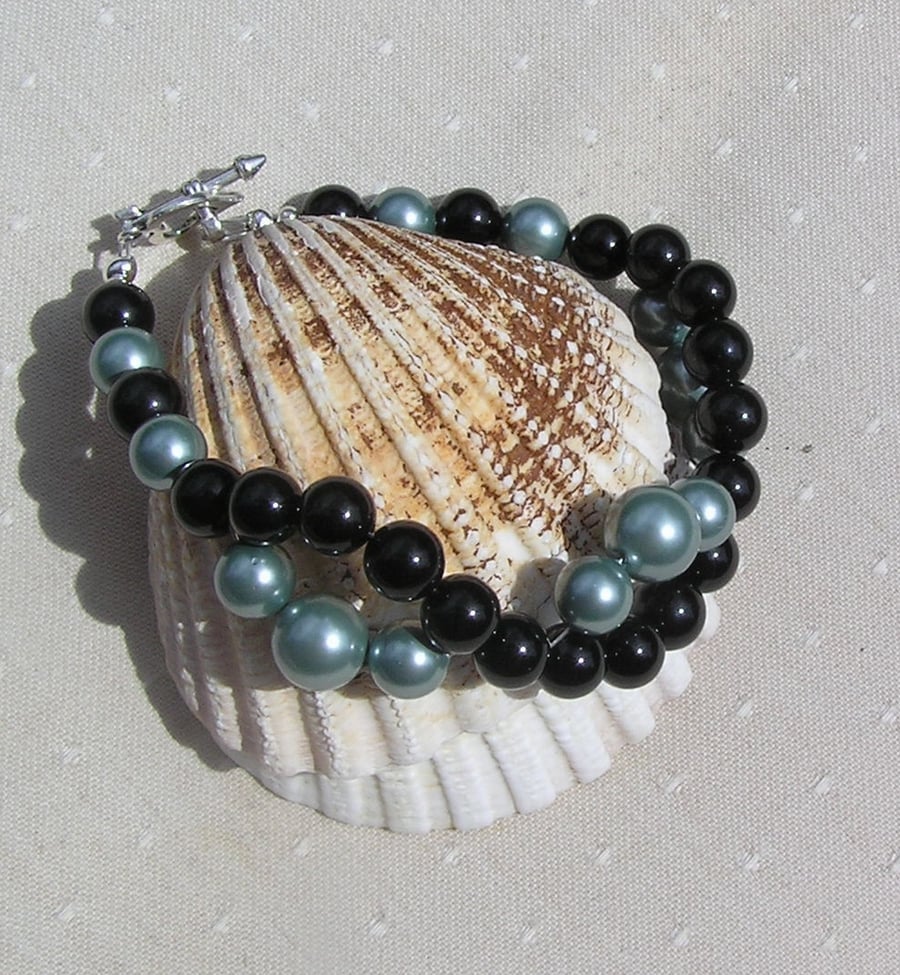 SALE -  Black Onyx & Green Shell Pearl Crystal Gemstone Wave Bracelet