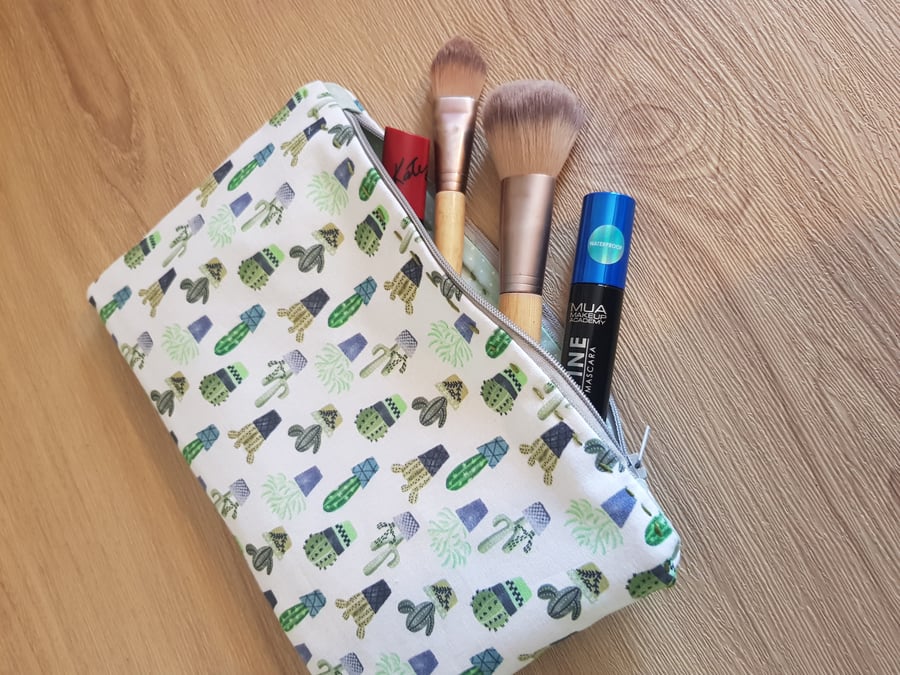 Cactus make up bag 