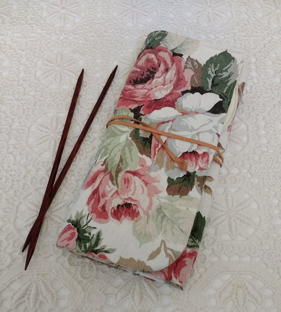 Knitting needle roll suitable for 8 inch dpns