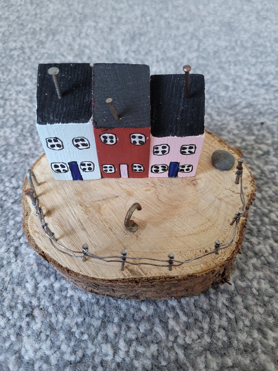 Quirky cottages ornament 