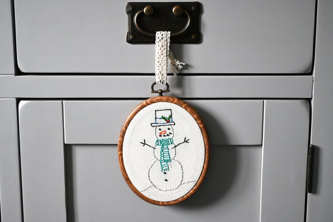 embroidered snowman hoop
