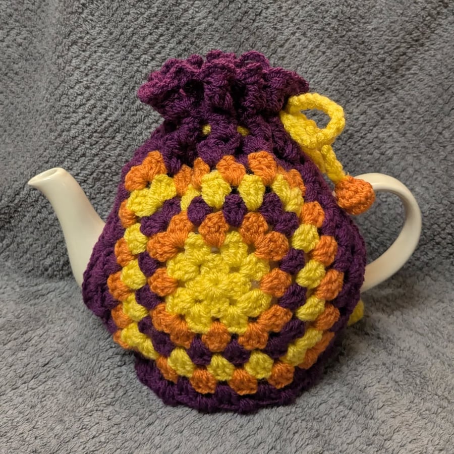 Retro Granny Square Tea Cosy to fit medium sized 4-6 cup teapot (purple)