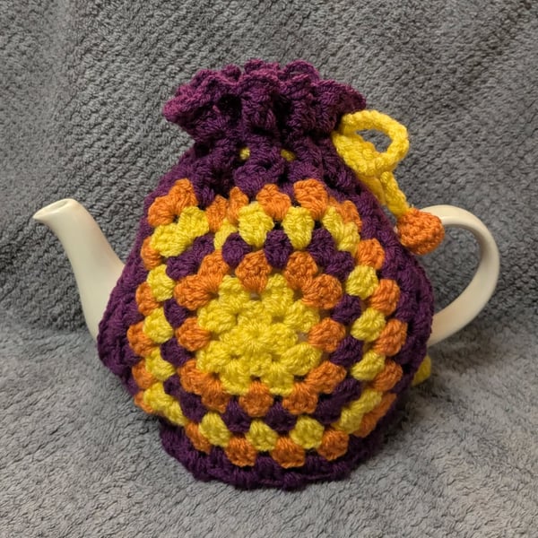 Retro Granny Square Tea Cosy to fit medium sized 4-6 cup teapot (purple)