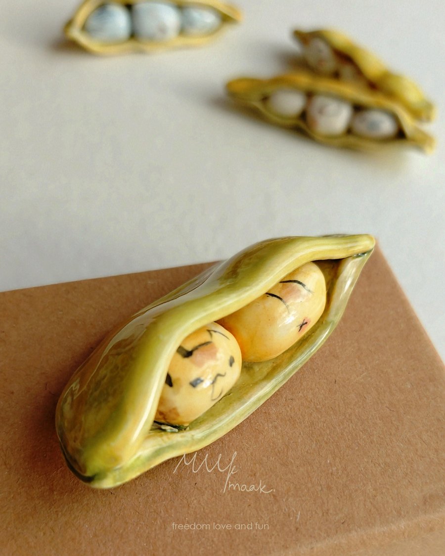 Purrfect Pea Toramaru (Chopstick Rest)