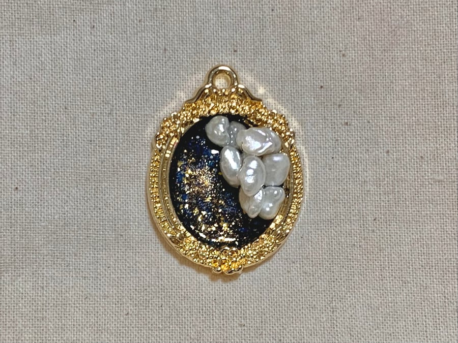 Pearls in Frame: Moonlight