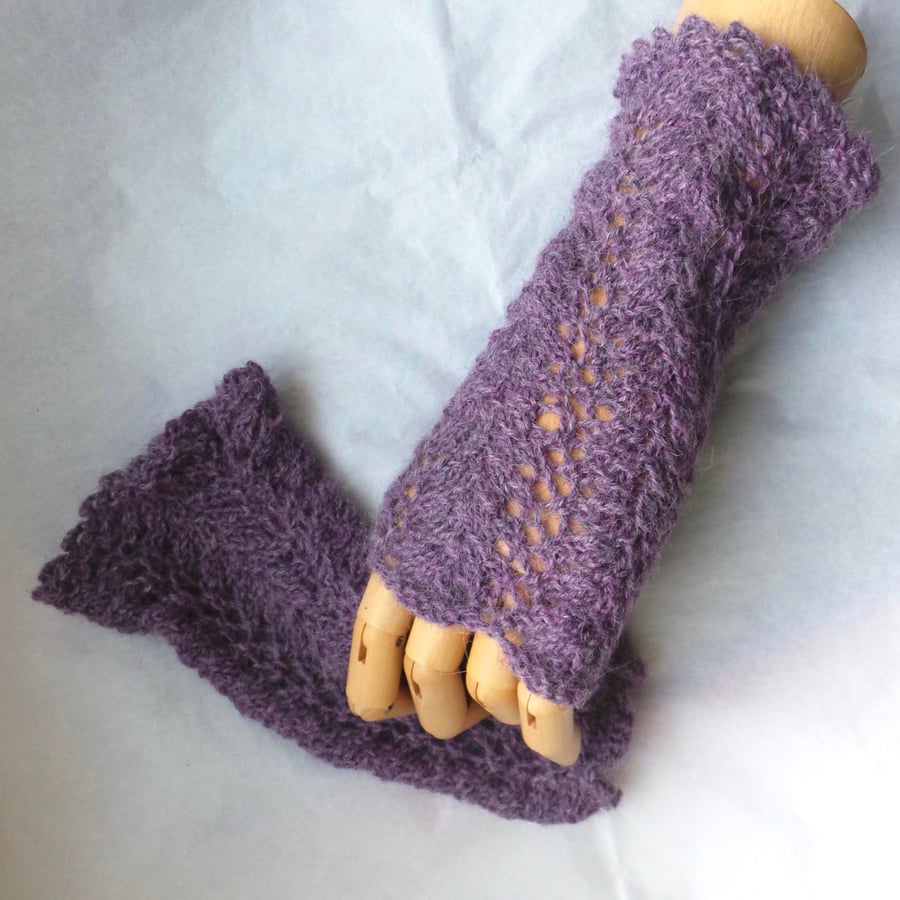 Lacy Lilac fingerless mitts