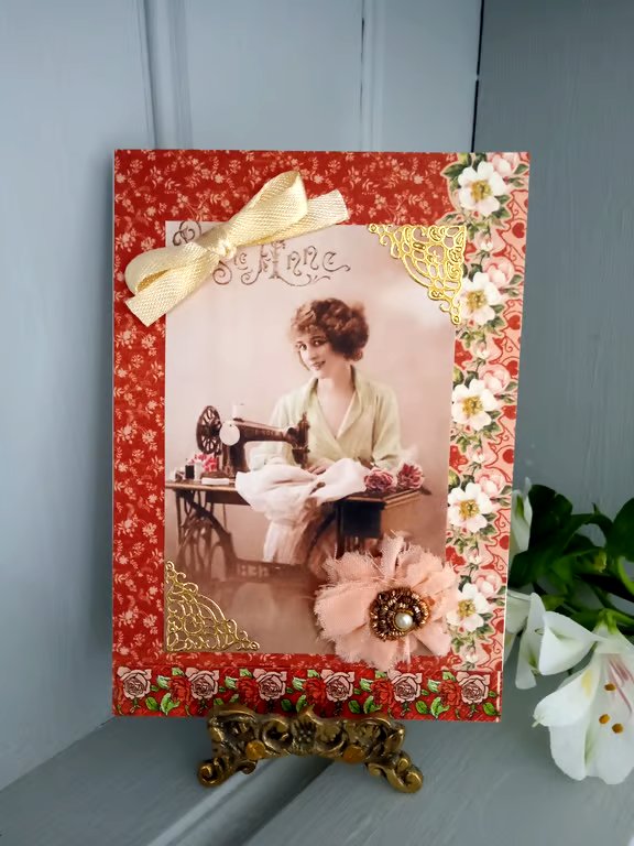 Vintage-style pretty greeting card - Charming keepsake - Sewing Card