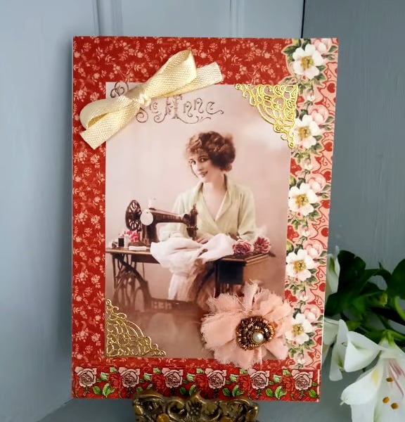 Vintage-style pretty greeting card - Charming keepsake - Sewing Card