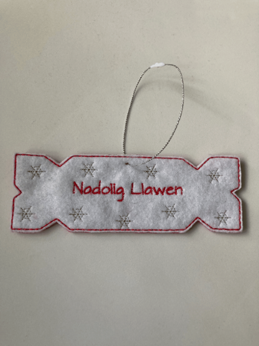 943. Nadolig Llawen - Welsh - Christmas tree cracker hanger.