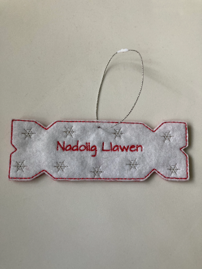 943. Nadolig Llawen - Welsh - Christmas tree cracker hanger.
