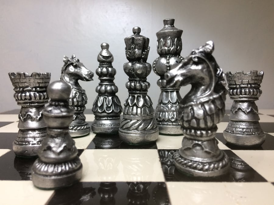 Ornate Staunton Chess Pieces - Antique Silver & Gold Metallic Effect