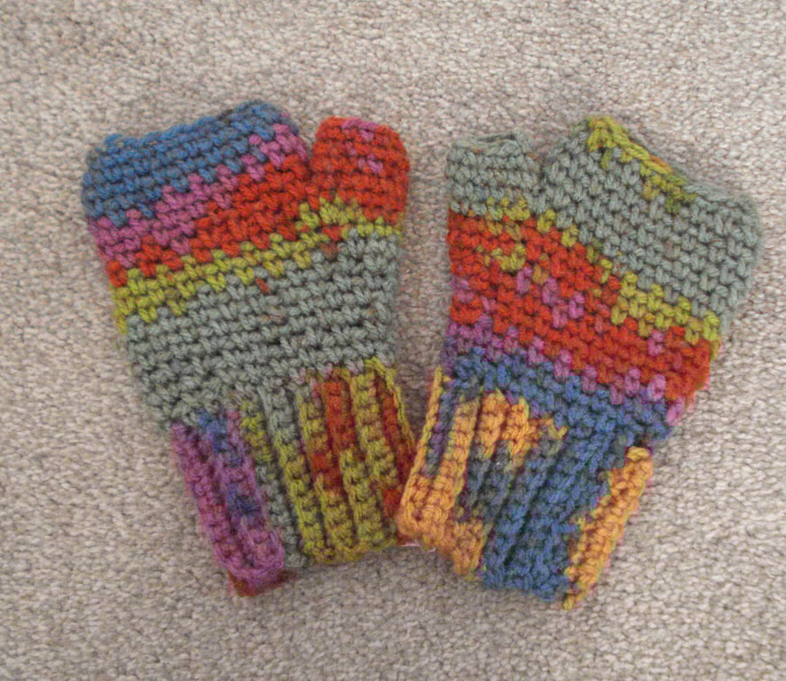 Crochet Fingerless Gloves In A Multi Yarn (R138)