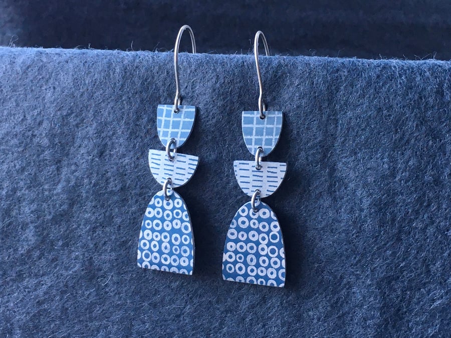 Monochrome dangle earrings