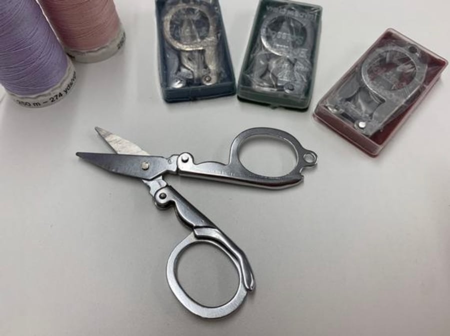 Small pocket travel size folding scissors