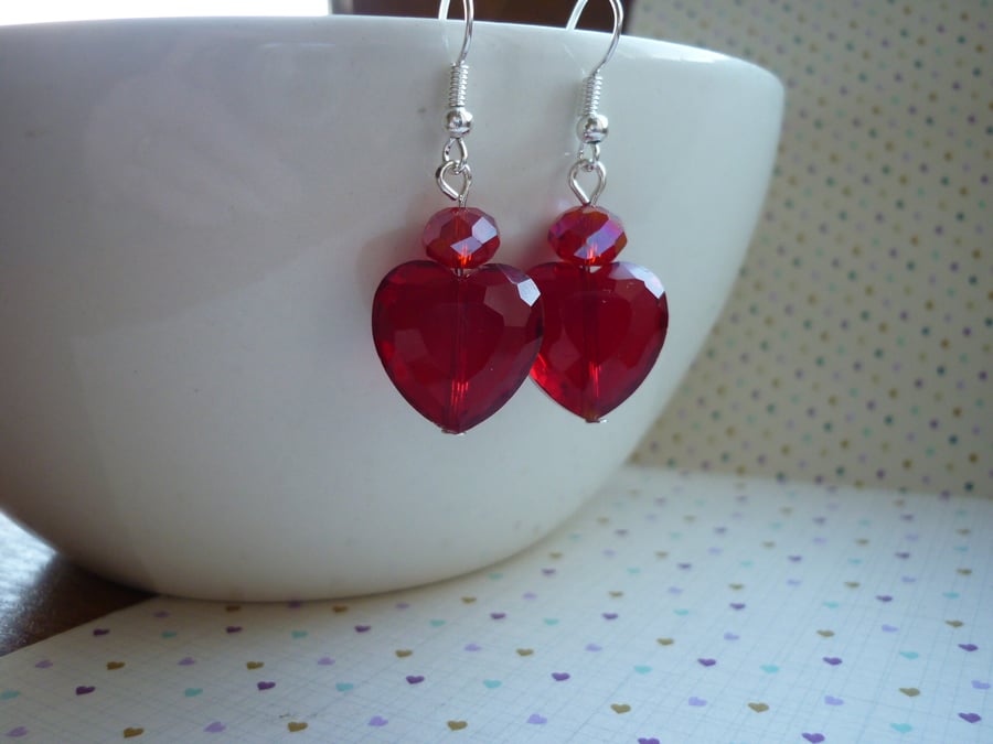 SIAM RED AND SILVER CRYSTAL HEART EARRINGS.