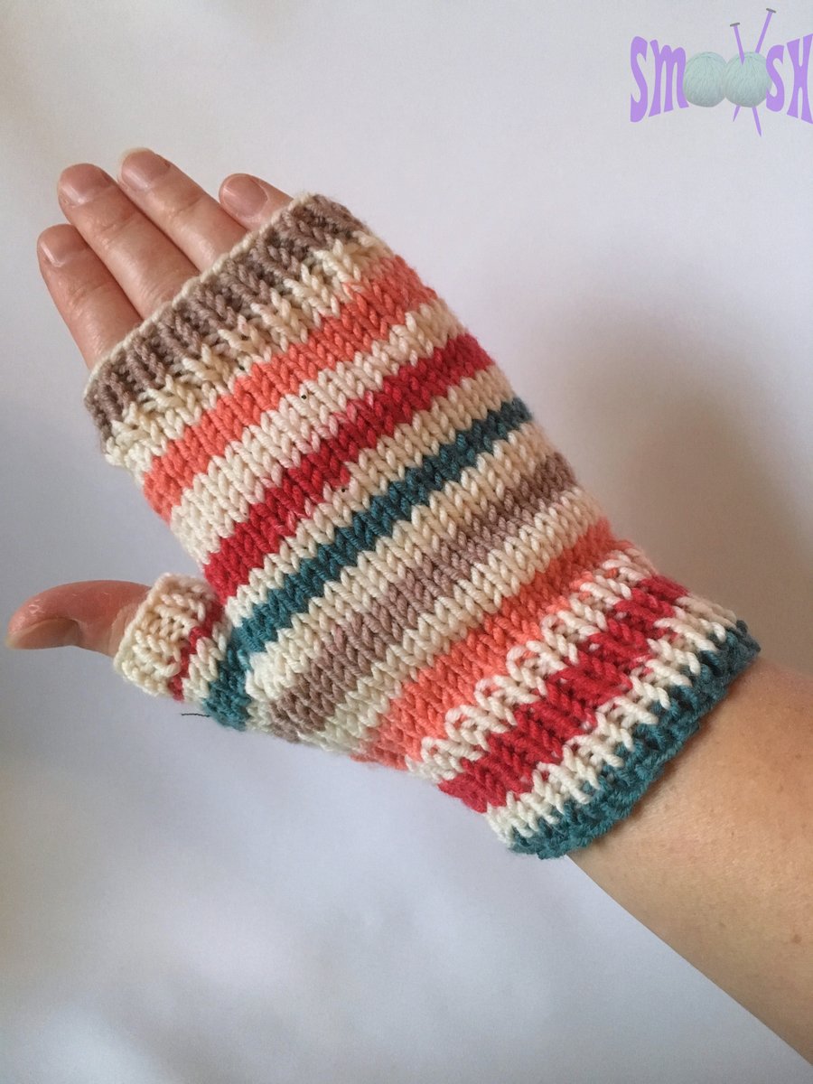 Fingerless Mitts: White Stripes