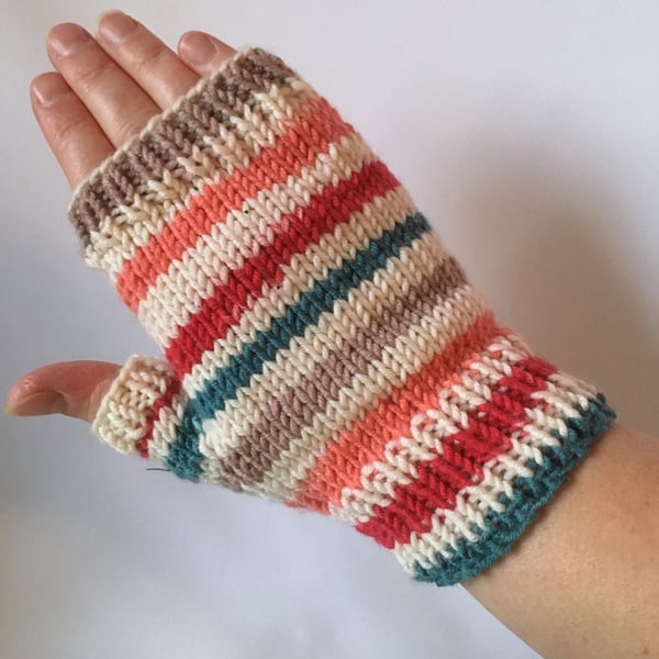Fingerless Mitts: White Stripes