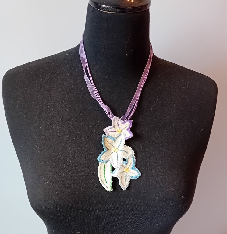 Embroidered Flower Necklace - Three Flowers