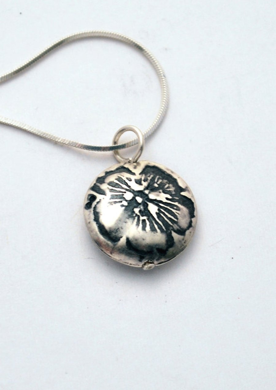Sterling Silver Pattern flower pendant, small