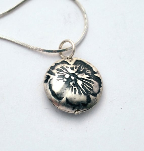 Sterling Silver Pattern flower pendant, small