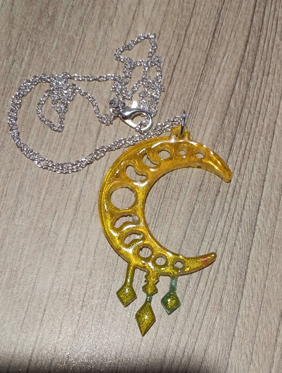 Pretty Necklace with silver chain 