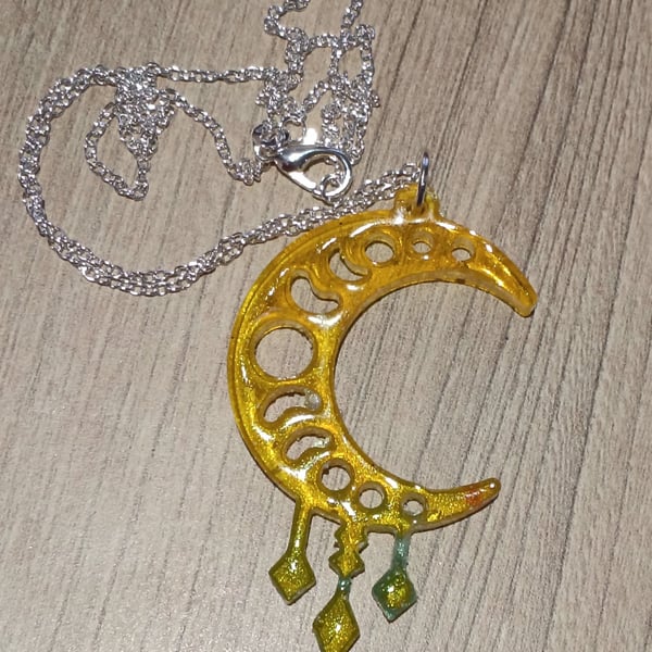Pretty Necklace with silver chain 