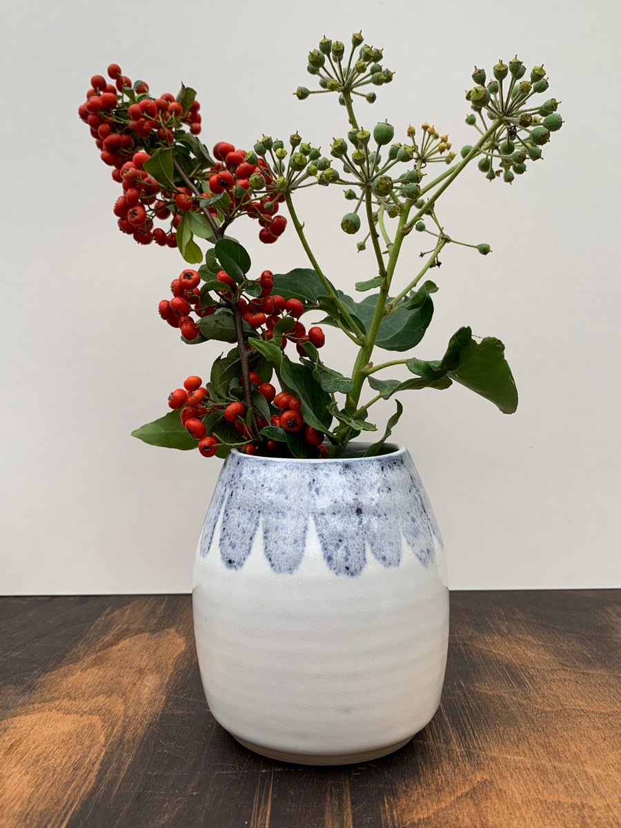 Bud Vase, white with blue decoration (v)