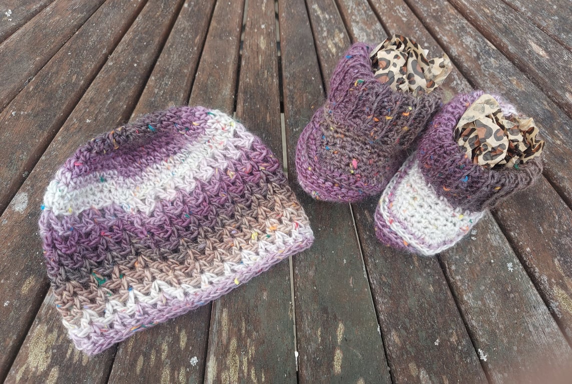 Baby Booties & Hat Set 3-6 months