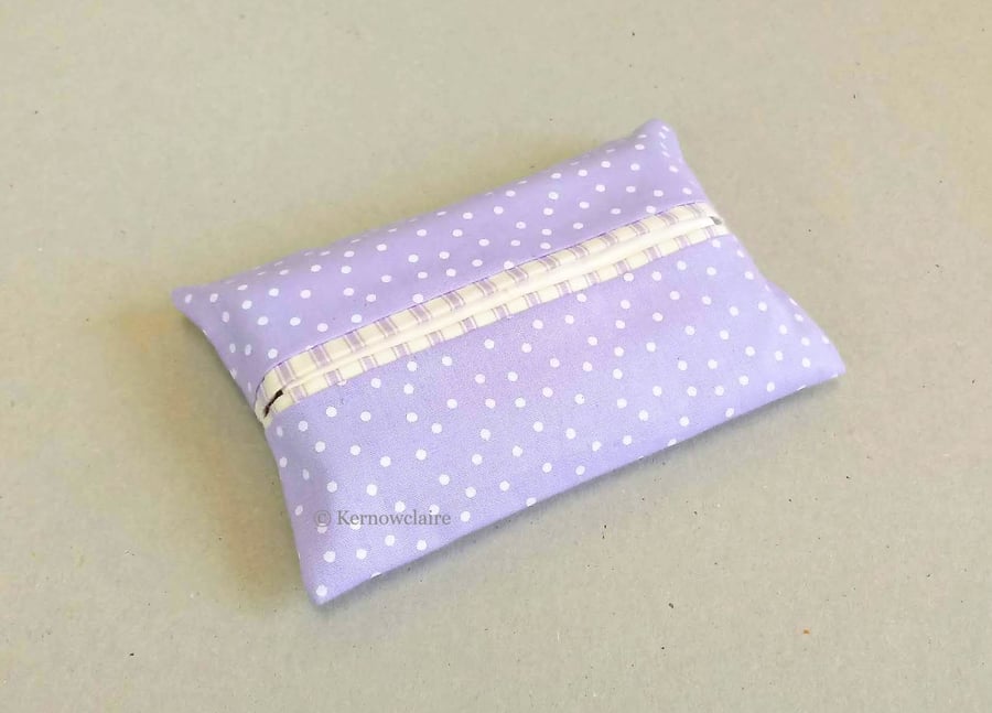 Tissue holder in light purple with white spots