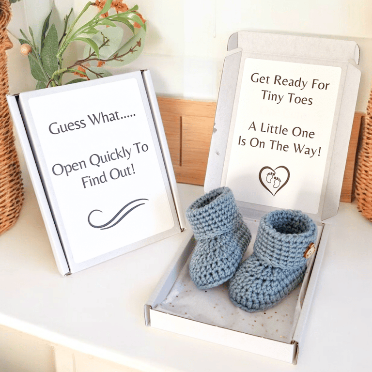 Pregnancy Reveal Gift – Tiny Toes On The Way 