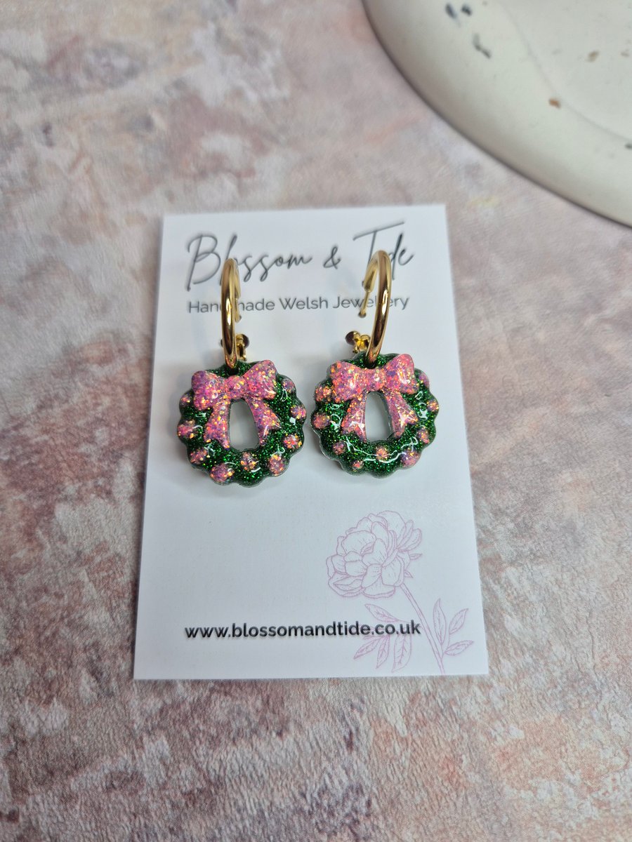 Christmas Glitter Wreath Earrings – Green & Pink Festive Hoops