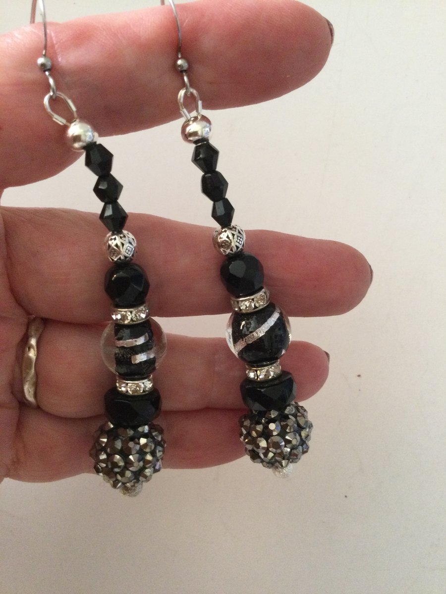 Glamorous black and silver dangle earrings 