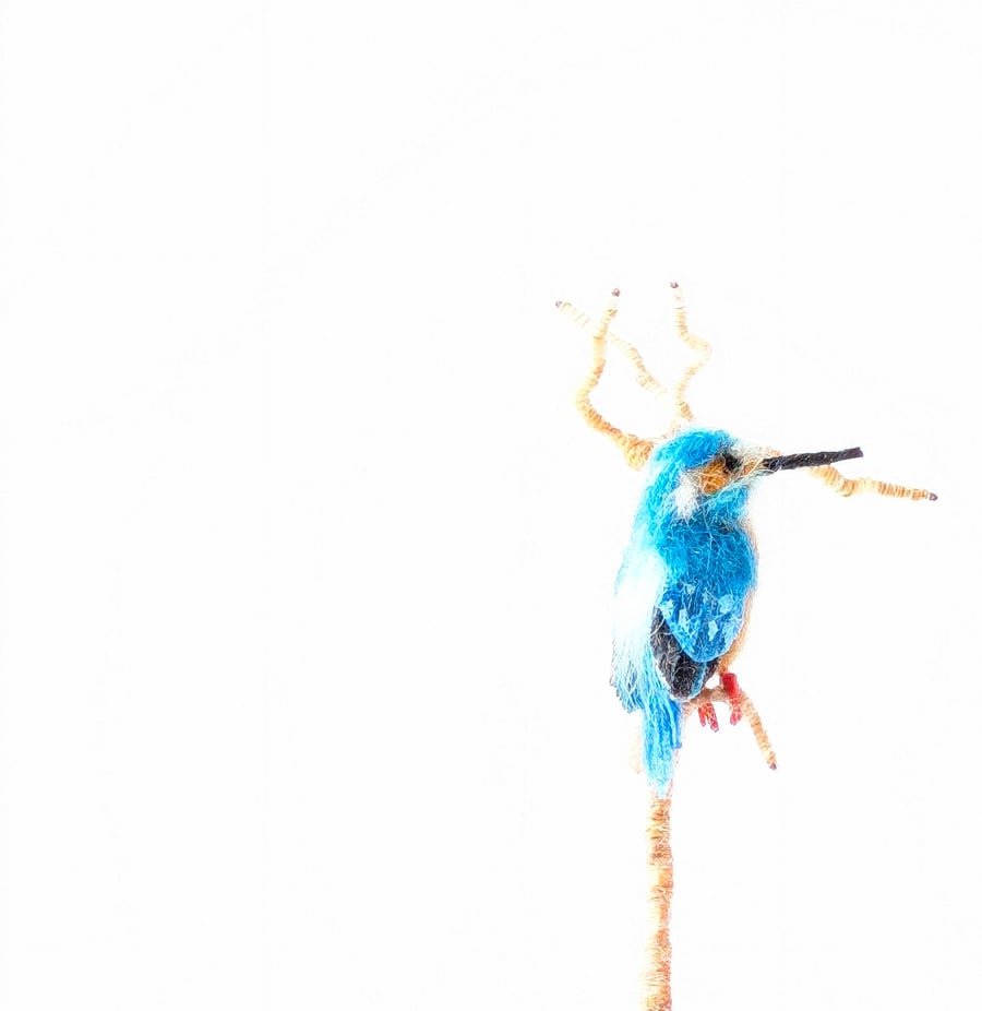 Bird art. Miniature. Resting. Kingfisher. Wool sculpture.