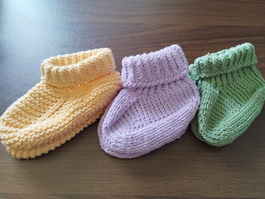 Handknitting babies booties, 100% cotton.