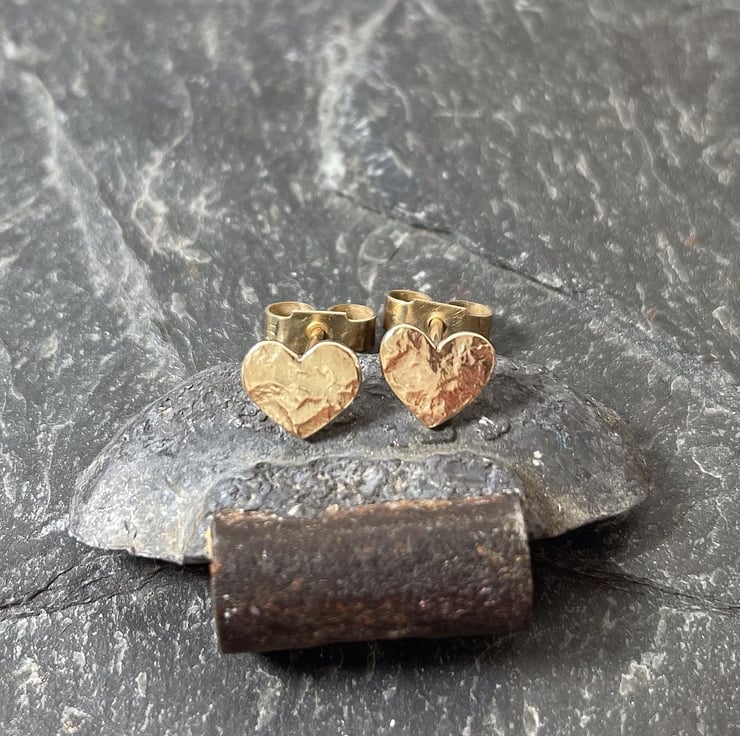 9ct Gold Plain Heart Stud Earrings - UK Made - Solid 9K Yellow Gold (5mm X 4.5mm)