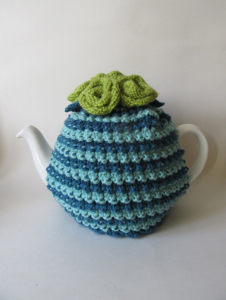 Tea cosy Tea cosie - knobbly stripe with roses