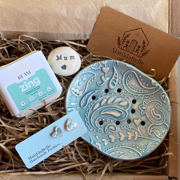 Delux Gift Box soap dish, soap and earrings with choice of sentiment pebble