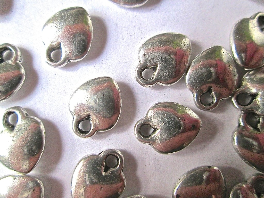 P20 x Silver Tone Puffed HeartlCharms