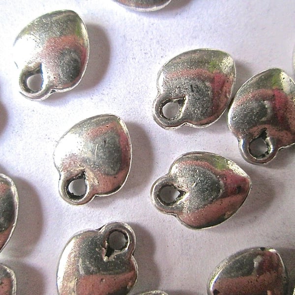 P20 x Silver Tone Puffed HeartlCharms