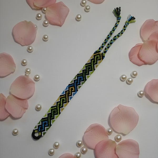Zigzag Pattern Friendship Bracelet – Handmade Boho Jewellery in Vibrant Colours