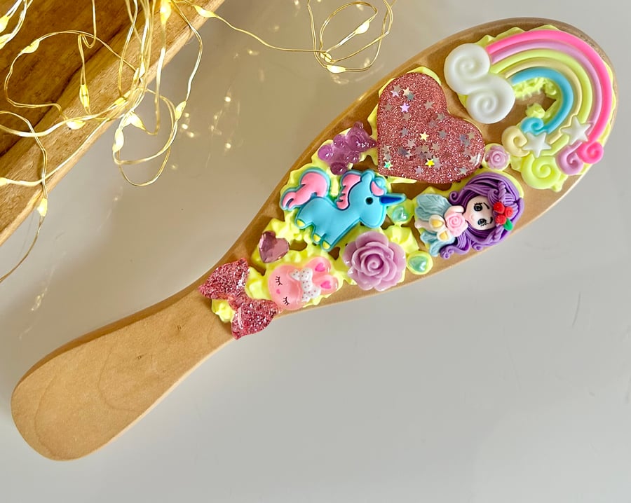 Embellished hairbrush, super cute design, perfect gift. 3.