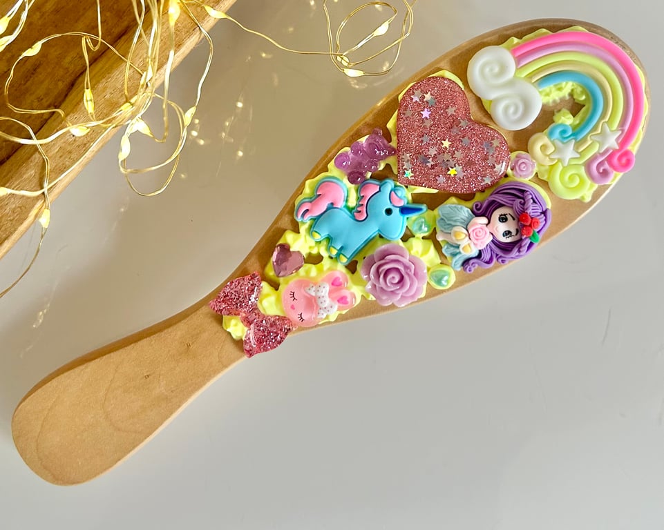 Embellished hairbrush, super cute design, perfect gift. 3.
