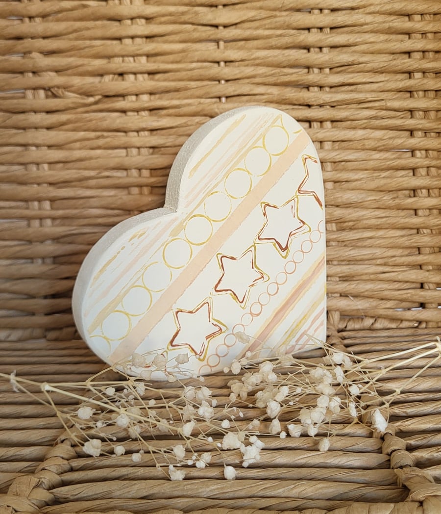 Free standing wooden heart decoration