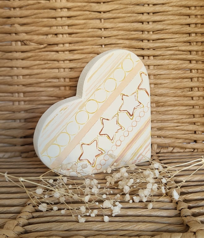 Free standing wooden heart decoration