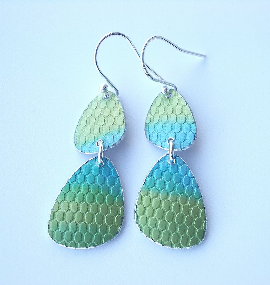 Pebble shaped mid century style drop earrings in green and turquoise 