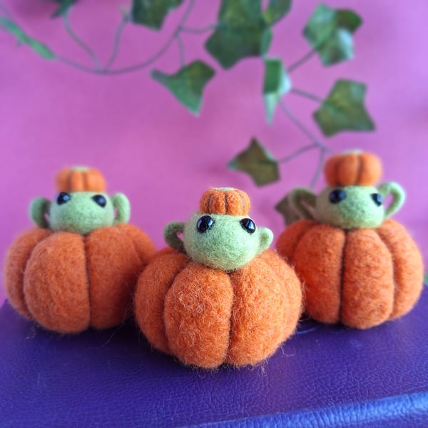 Felted Pumpkin - Frogs